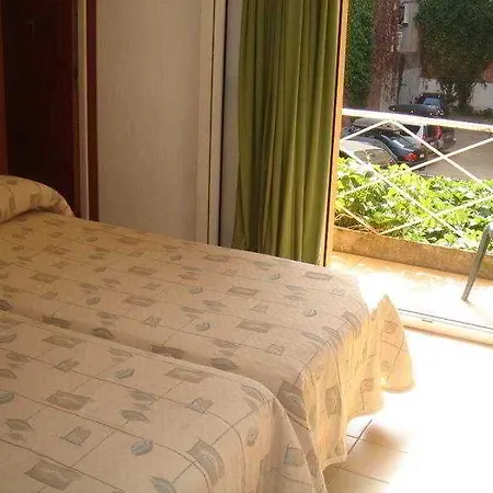 Lloret Guest house 2*